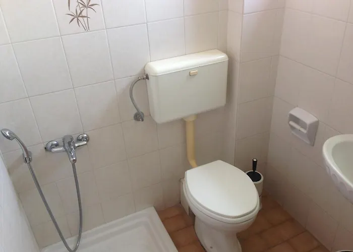 Delimaras 公寓 尼尔斯吉尼