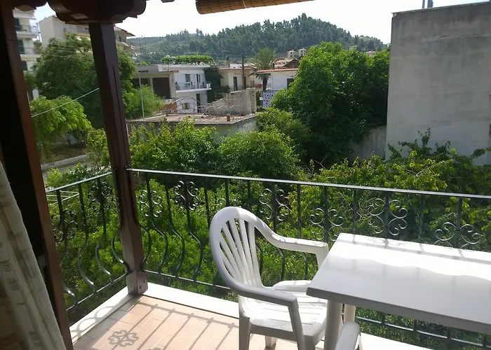 Delimaras 公寓 尼尔斯吉尼