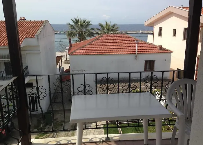 Delimaras 公寓 尼尔斯吉尼