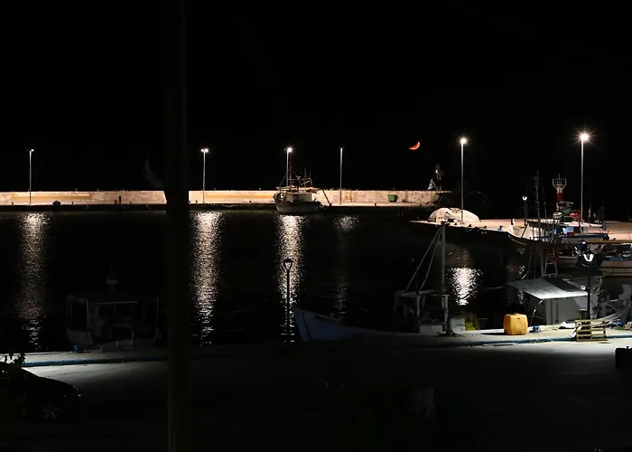 Delimaras דירה ניאה סקיוני