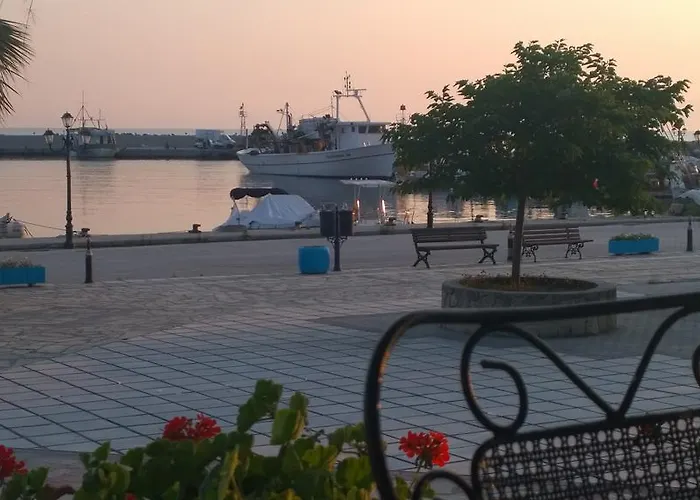 Delimaras דירה ניאה סקיוני